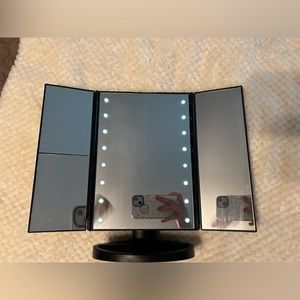 Light up trifold makeup mirror